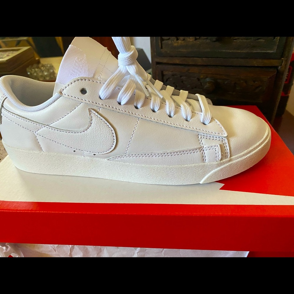 Women Nike low blazer